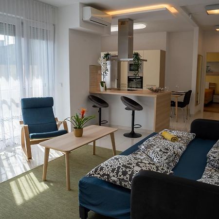 Sunshine Apartman With Free Parking Győr Extérieur photo