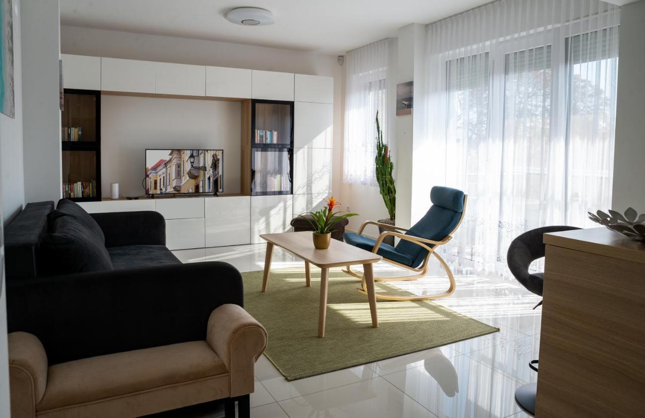 Sunshine Apartman With Free Parking Győr Extérieur photo