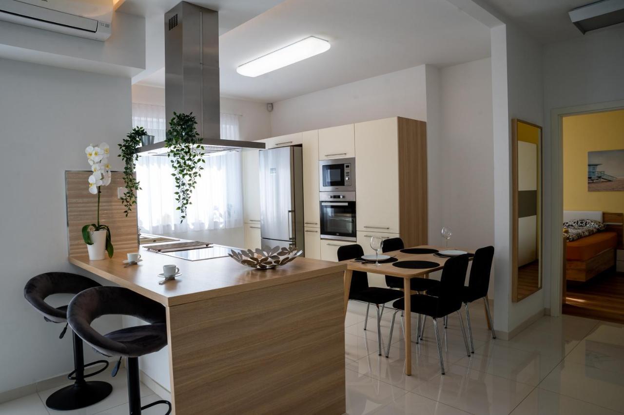 Sunshine Apartman With Free Parking Győr Extérieur photo