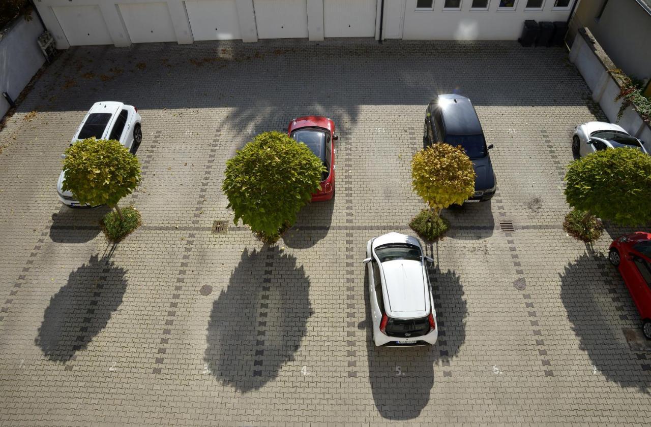 Sunshine Apartman With Free Parking Győr Extérieur photo